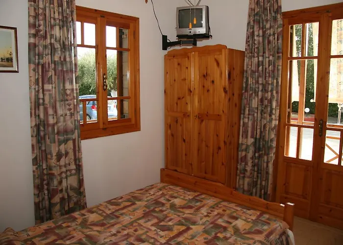 Circe Pansion Lixouri